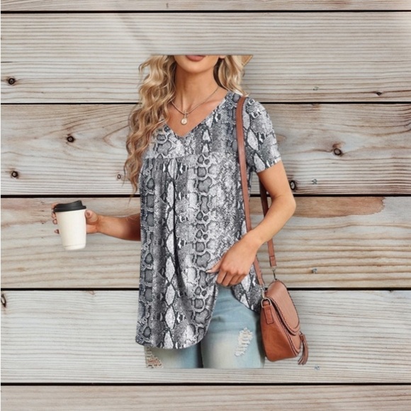 Snakeskin V-Neck Flowy Tunic Blouse - Picture 2 of 10